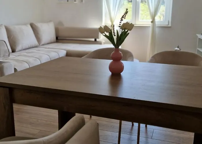 Lucka Apartament *
